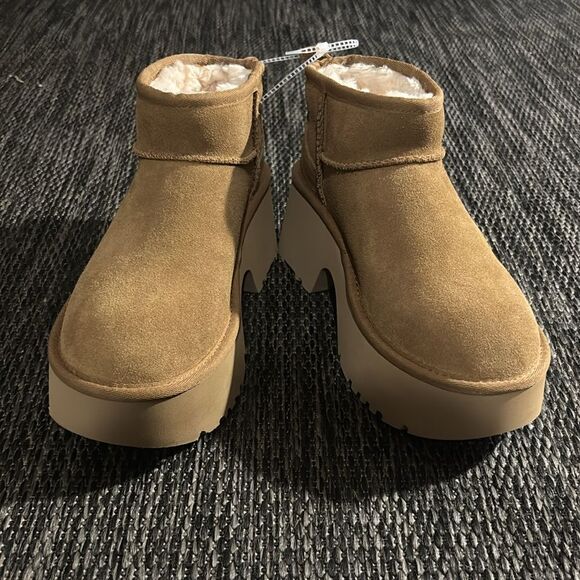 UGG Classic Ultra Mini New Heights Boot NWOB - Picture 1 of 8